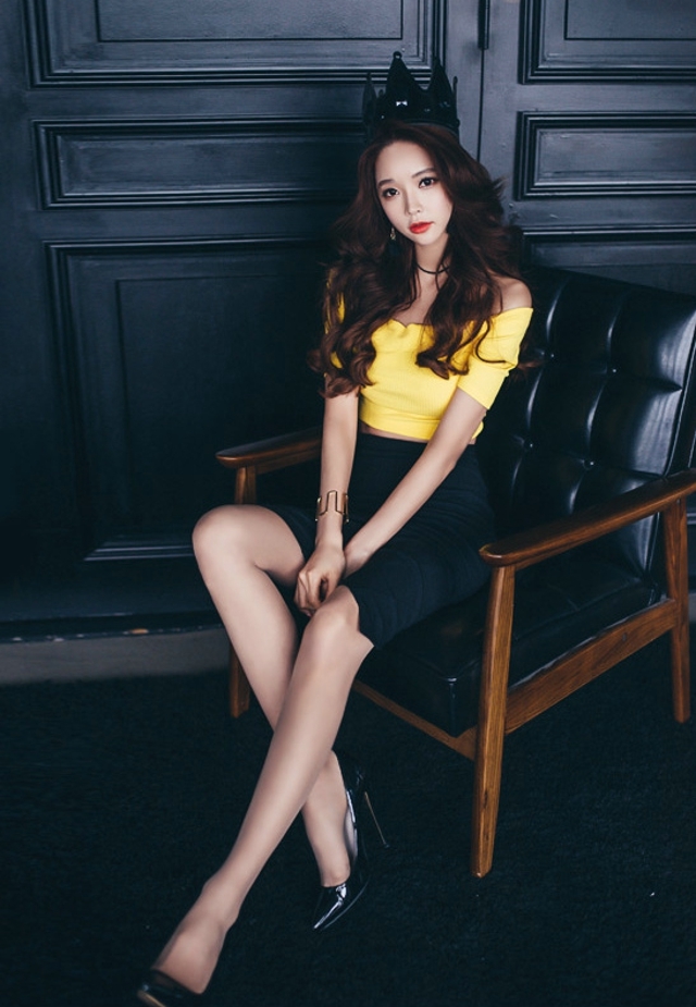 美女嫩模前凸后翘极品销魂辣图