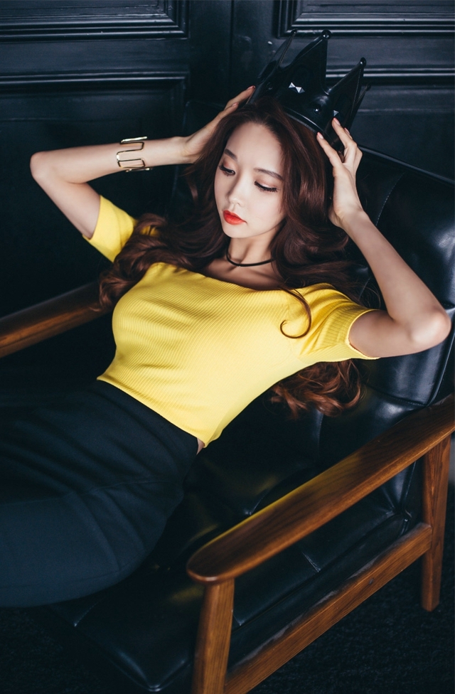 美女嫩模前凸后翘极品销魂辣图