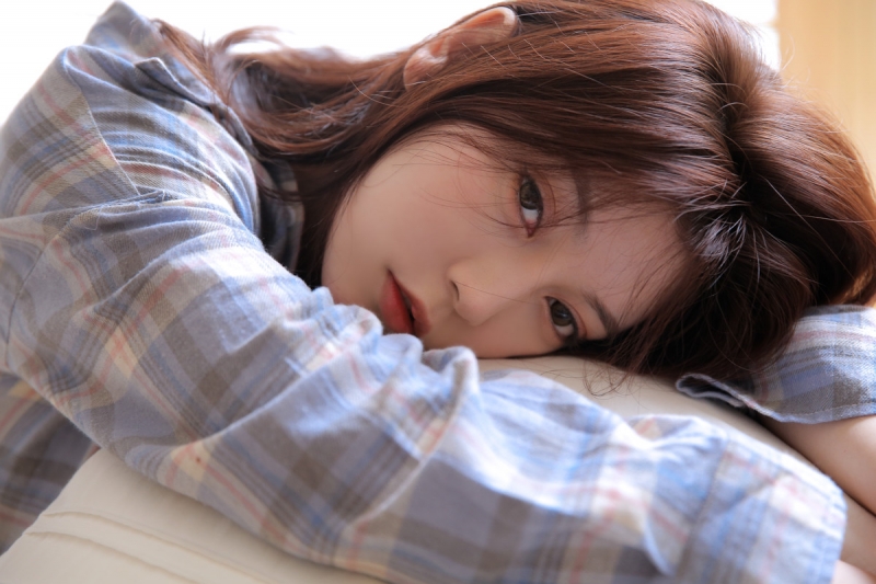 衬衫小姐姐白皙大长腿精选图片