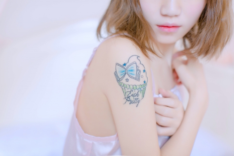 睡衣美女香肩美腿性感撩人热图