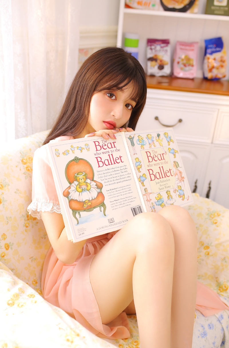 粉嫩小女生光滑牛奶肌精选图片