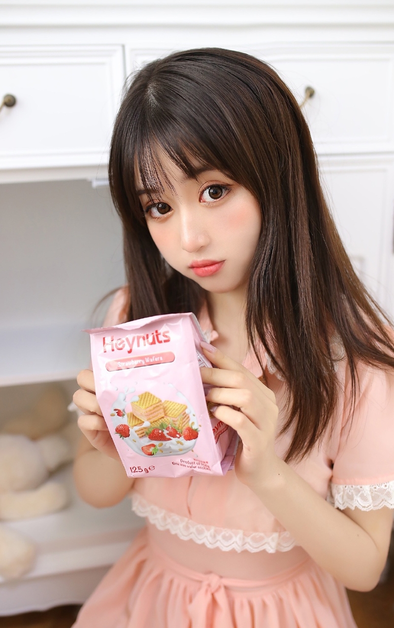 粉嫩小女生光滑牛奶肌精选图片