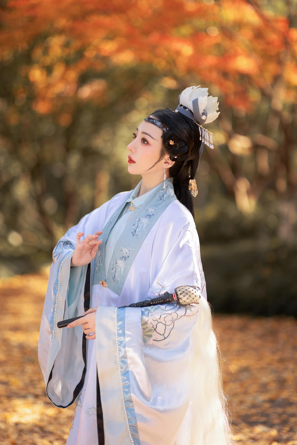 嫦娥仙子容貌俏丽身姿窈窕图片