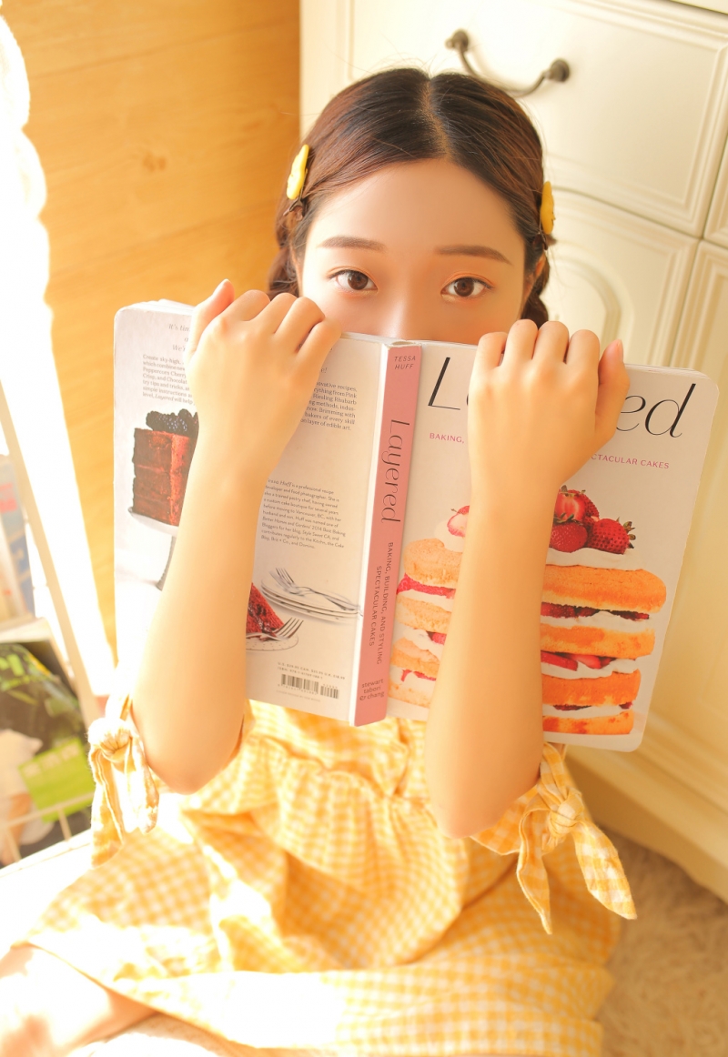 阳光下的元气少女白丝美腿写真