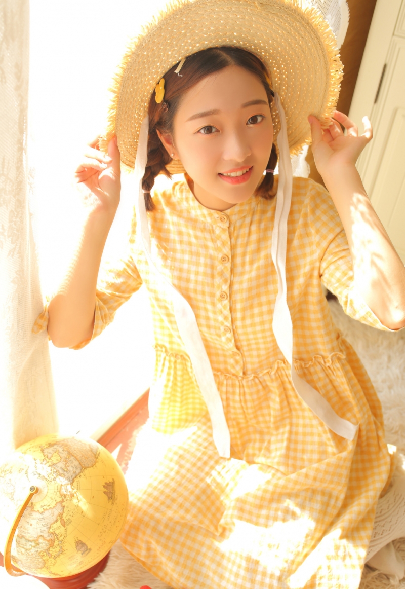 阳光下的元气少女白丝美腿写真