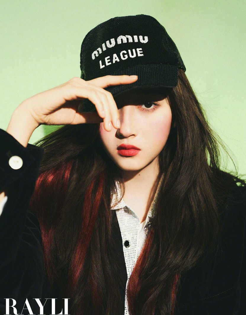 关晓彤瑞丽开年封面元气少女解锁多面可能