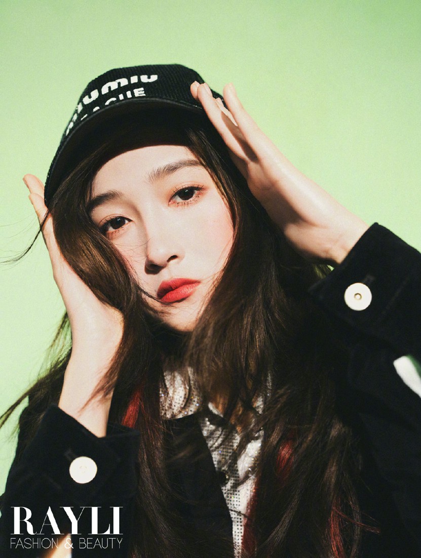 关晓彤瑞丽开年封面元气少女解锁多面可能