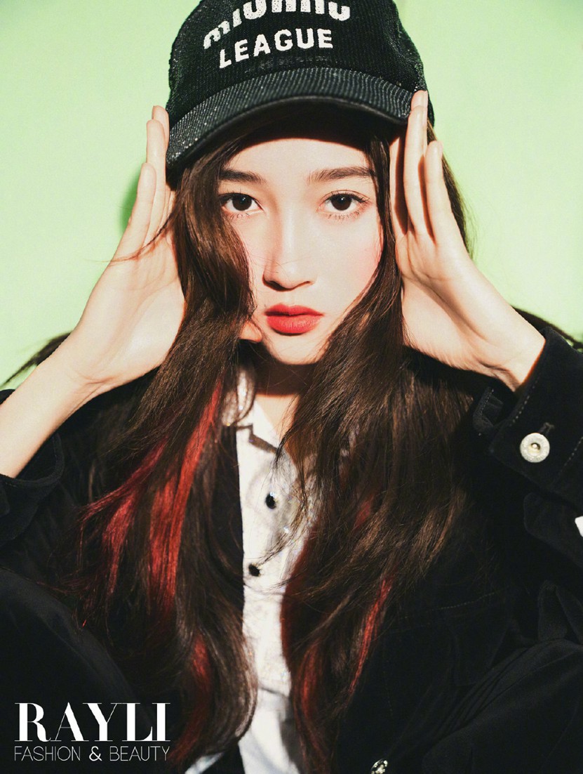 关晓彤瑞丽开年封面元气少女解锁多面可能