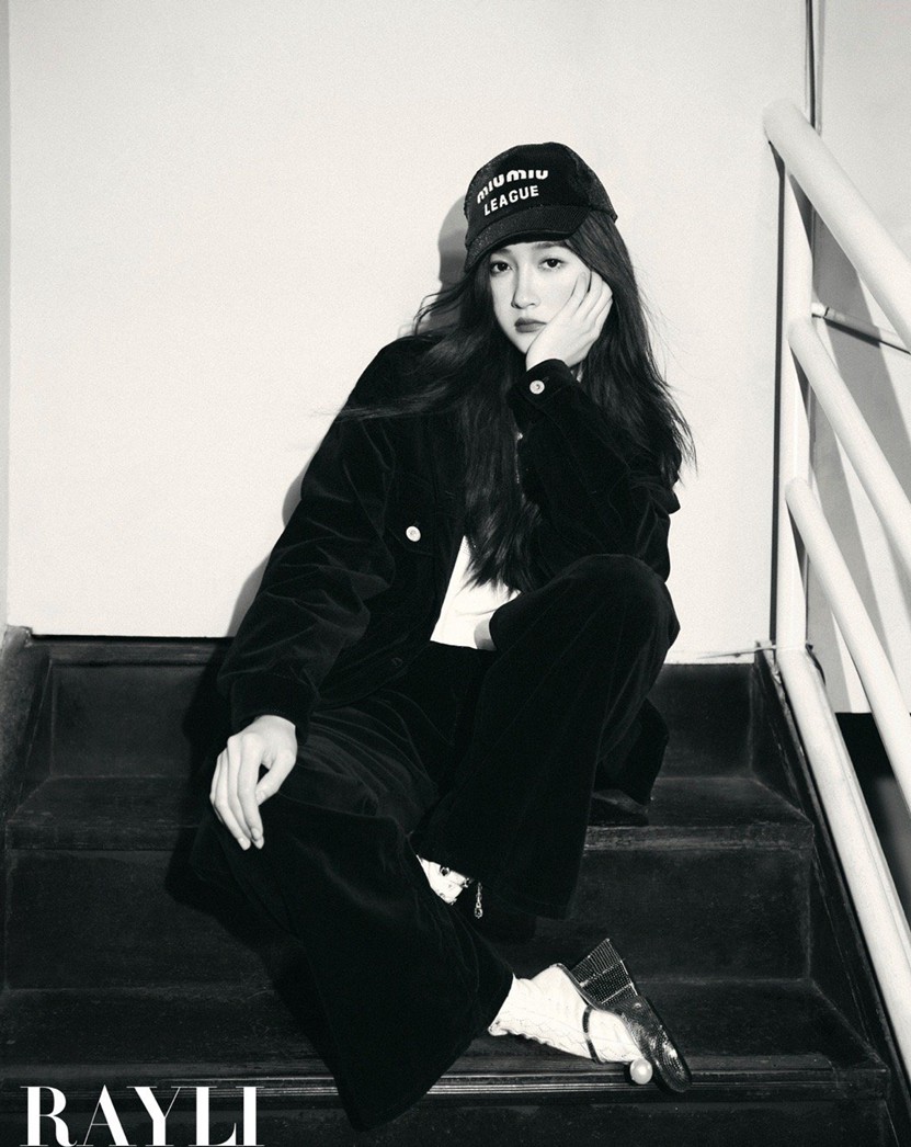 关晓彤瑞丽开年封面元气少女解锁多面可能