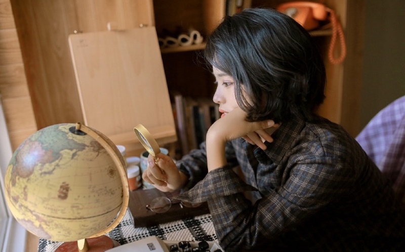 短发美女白丝美腿室内个人写真