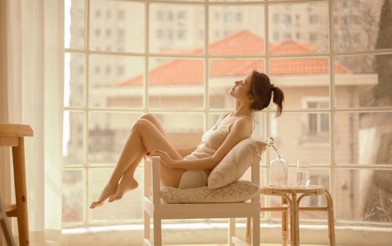 宅男女神性感吊带傲人上围套图