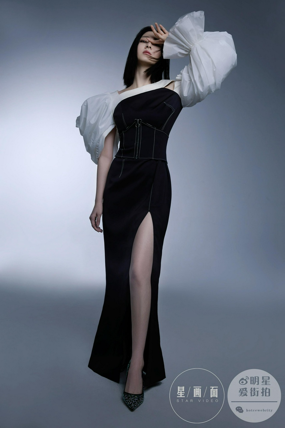 叶青光影之间展现飒爽魅力写真