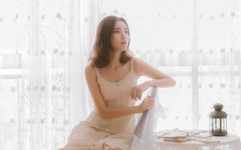 美女少妇吊带睡裙妩媚妖娆私拍