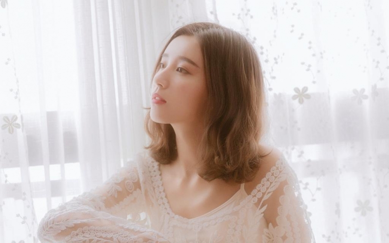 美女少妇吊带睡裙妩媚妖娆私拍