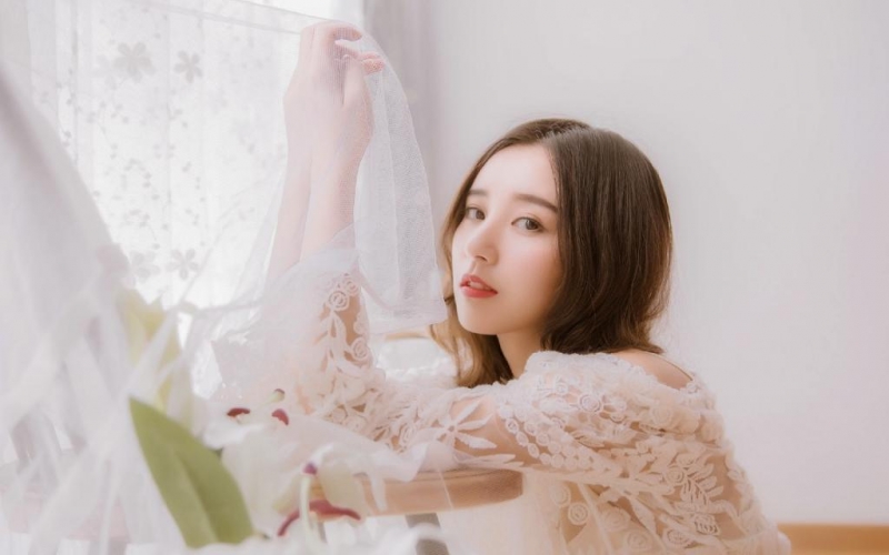 美女少妇吊带睡裙妩媚妖娆私拍