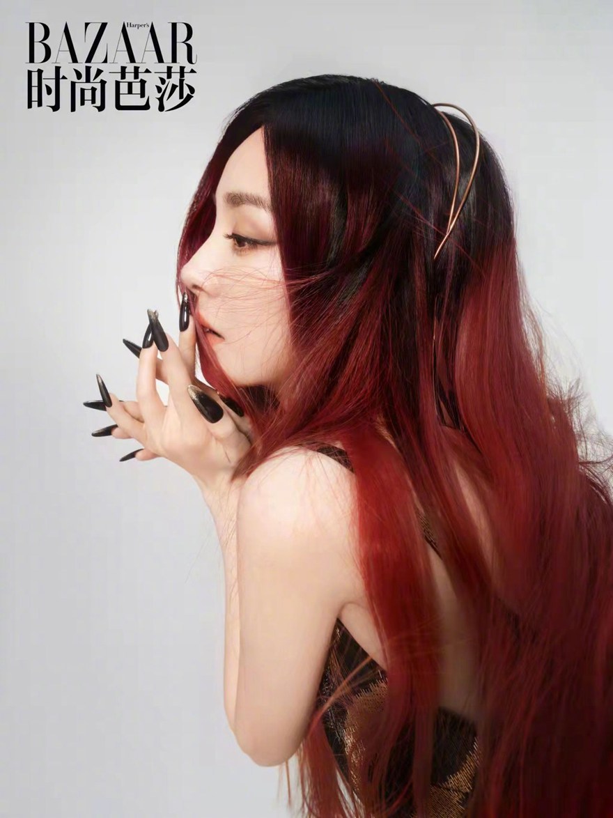 杨幂时尚芭莎开年大片呈现多姿多彩“虎女”形象