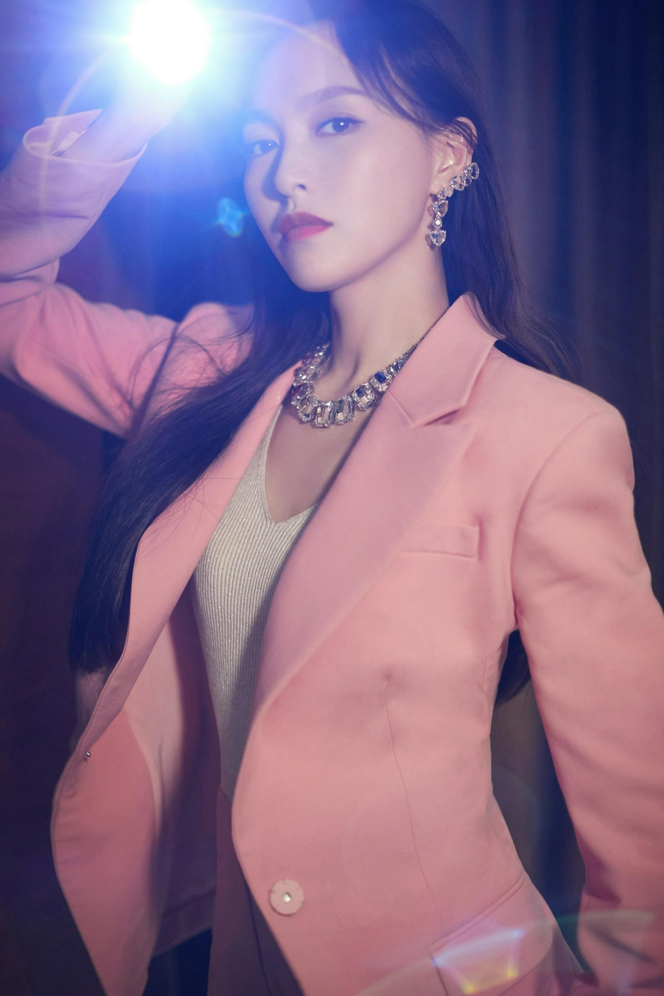 唐嫣粉色西服套装又美又飒写真