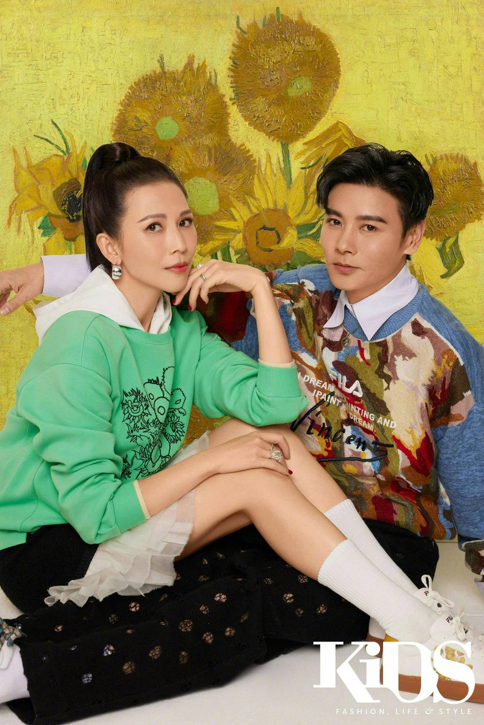 张晋蔡少芬一家五口全家福写真