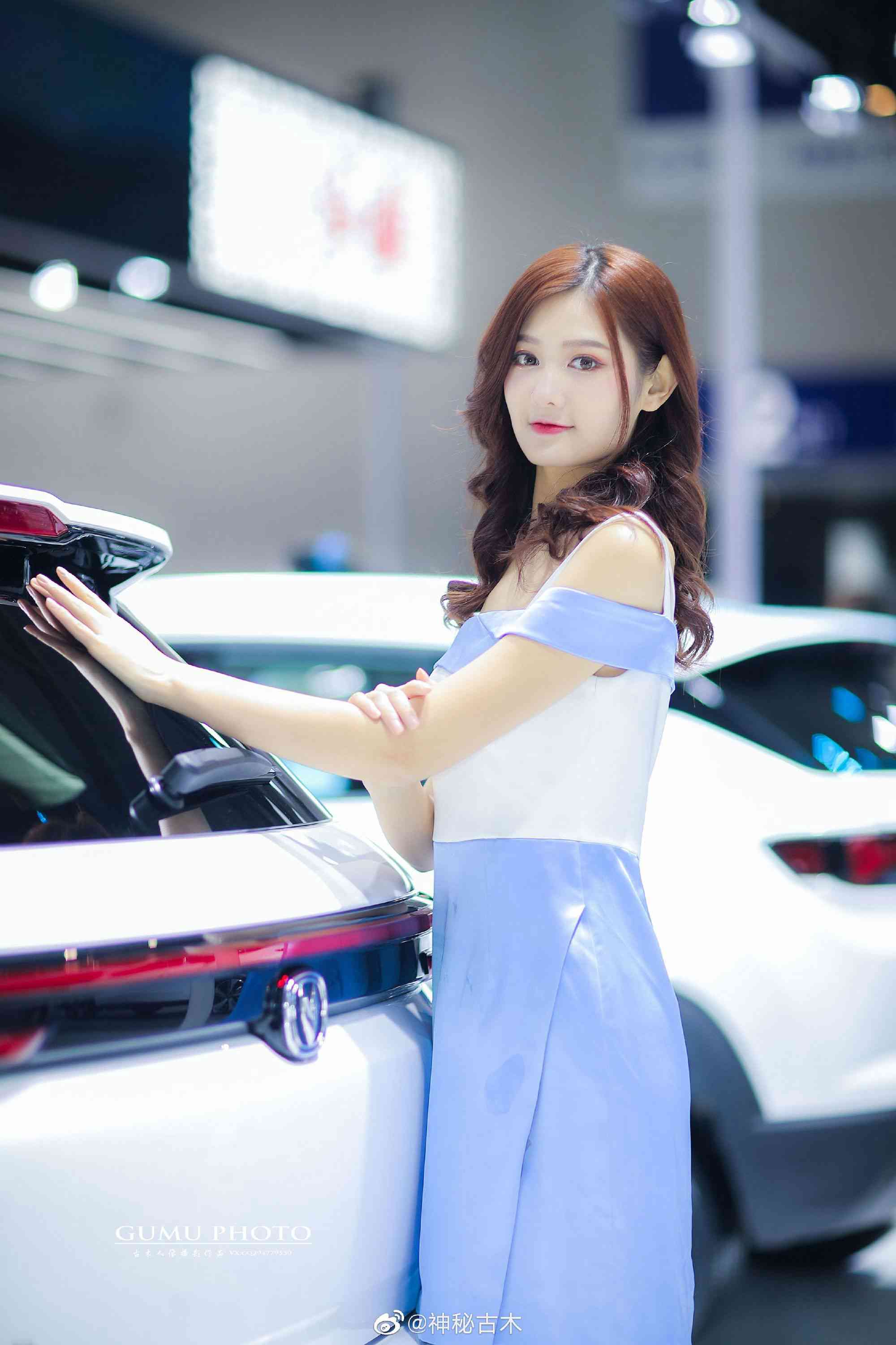 美女车模高跟丝袜美腿玉足私拍