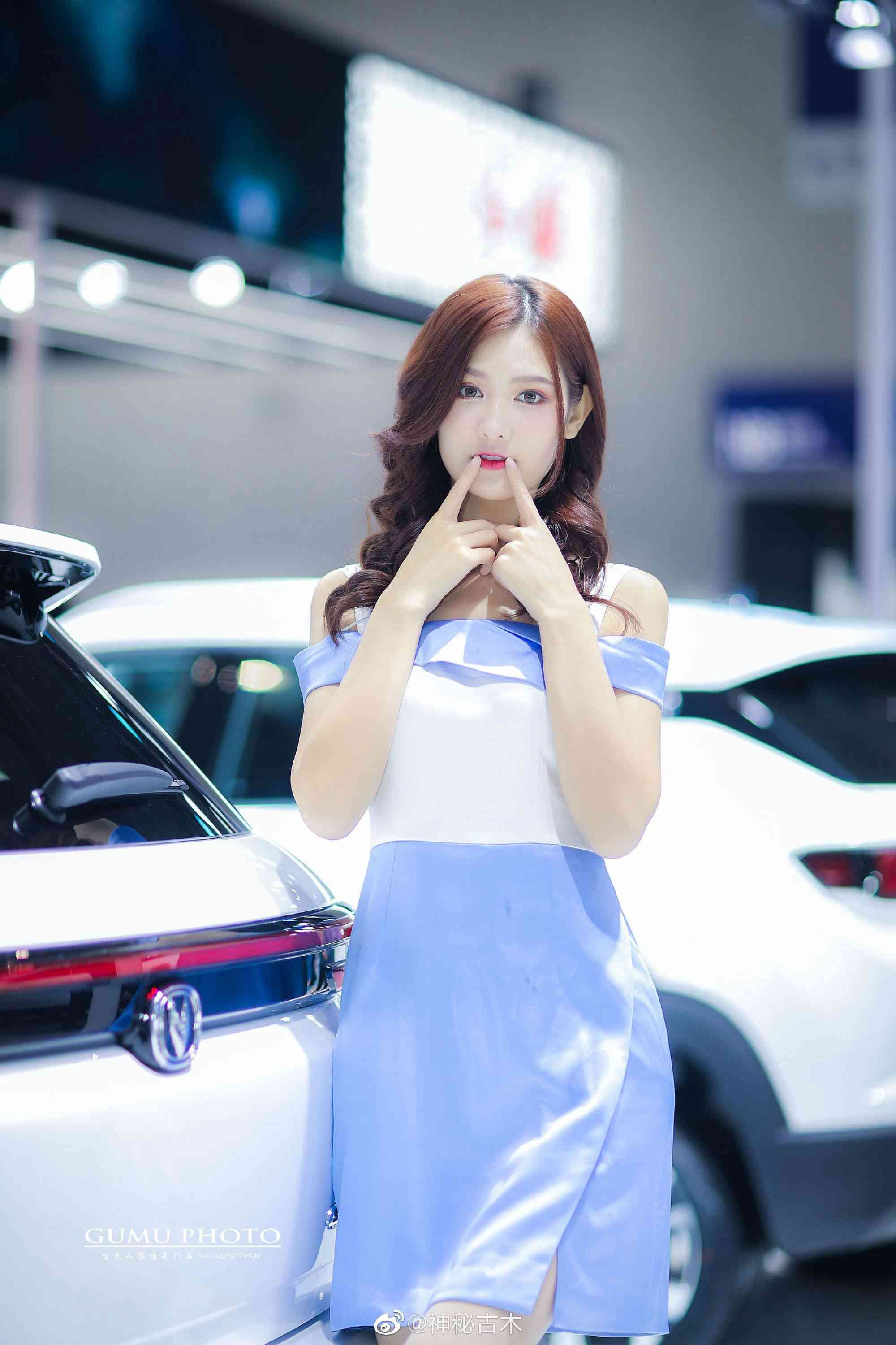 美女车模高跟丝袜美腿玉足私拍