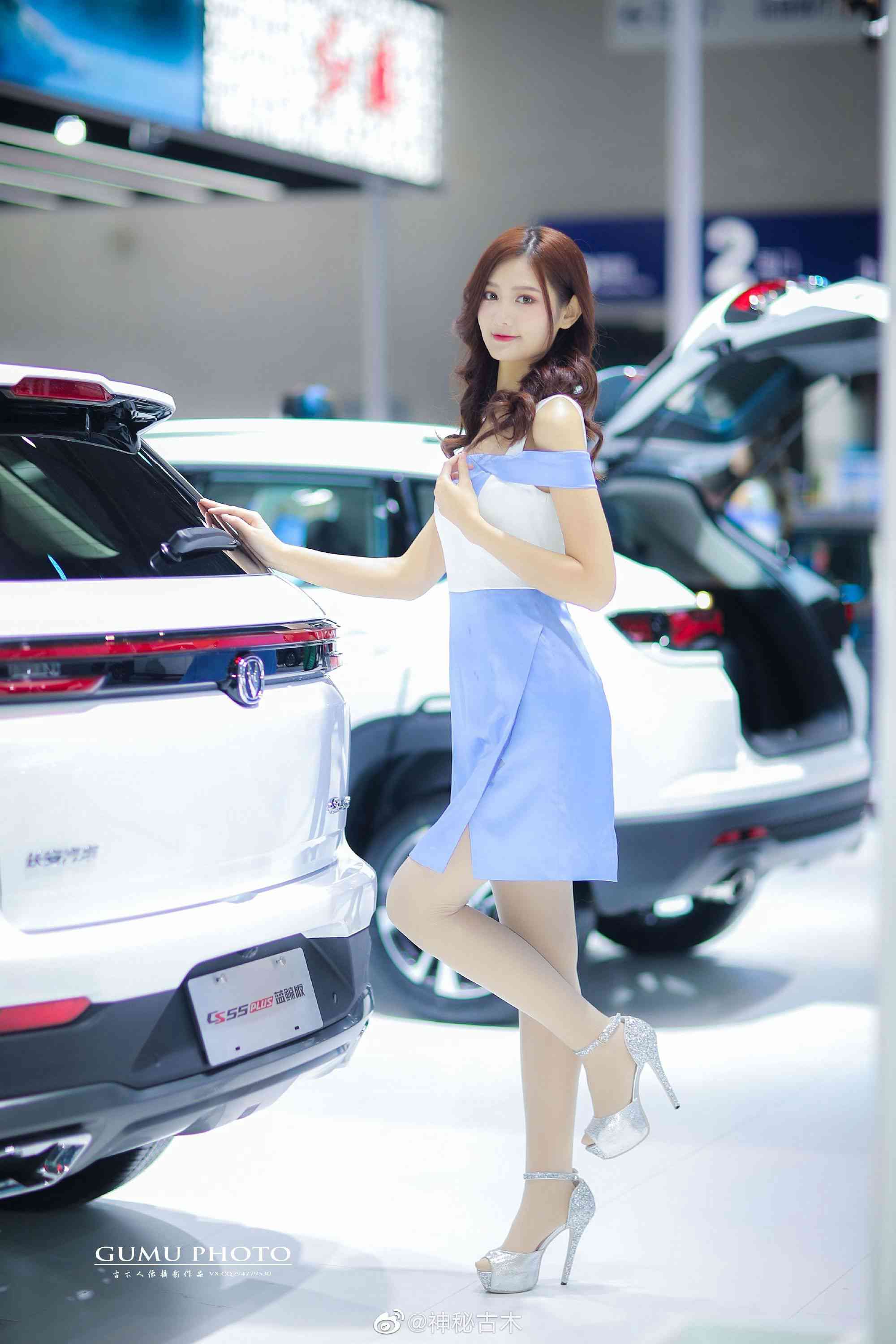 美女车模高跟丝袜美腿玉足私拍