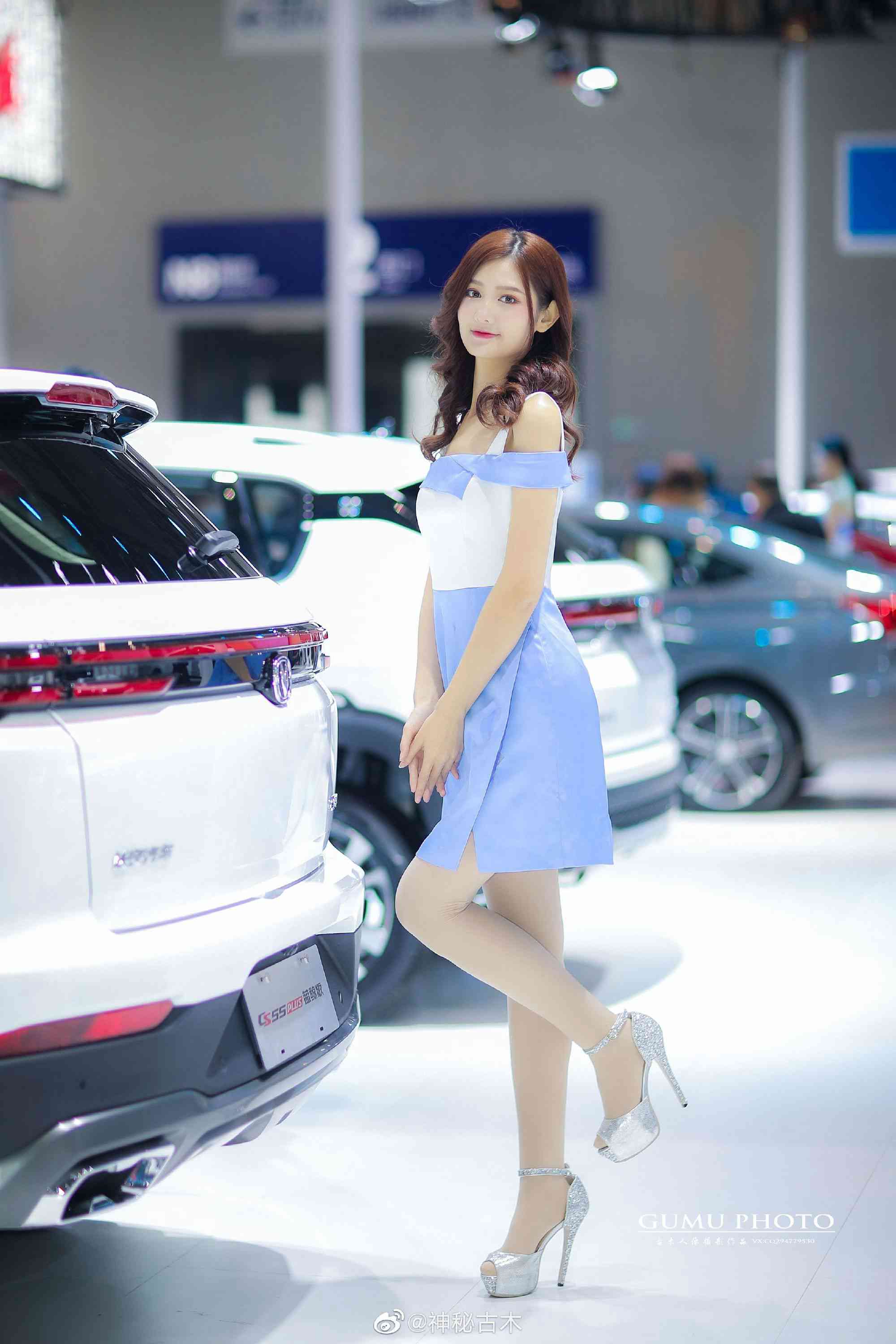 美女车模高跟丝袜美腿玉足私拍