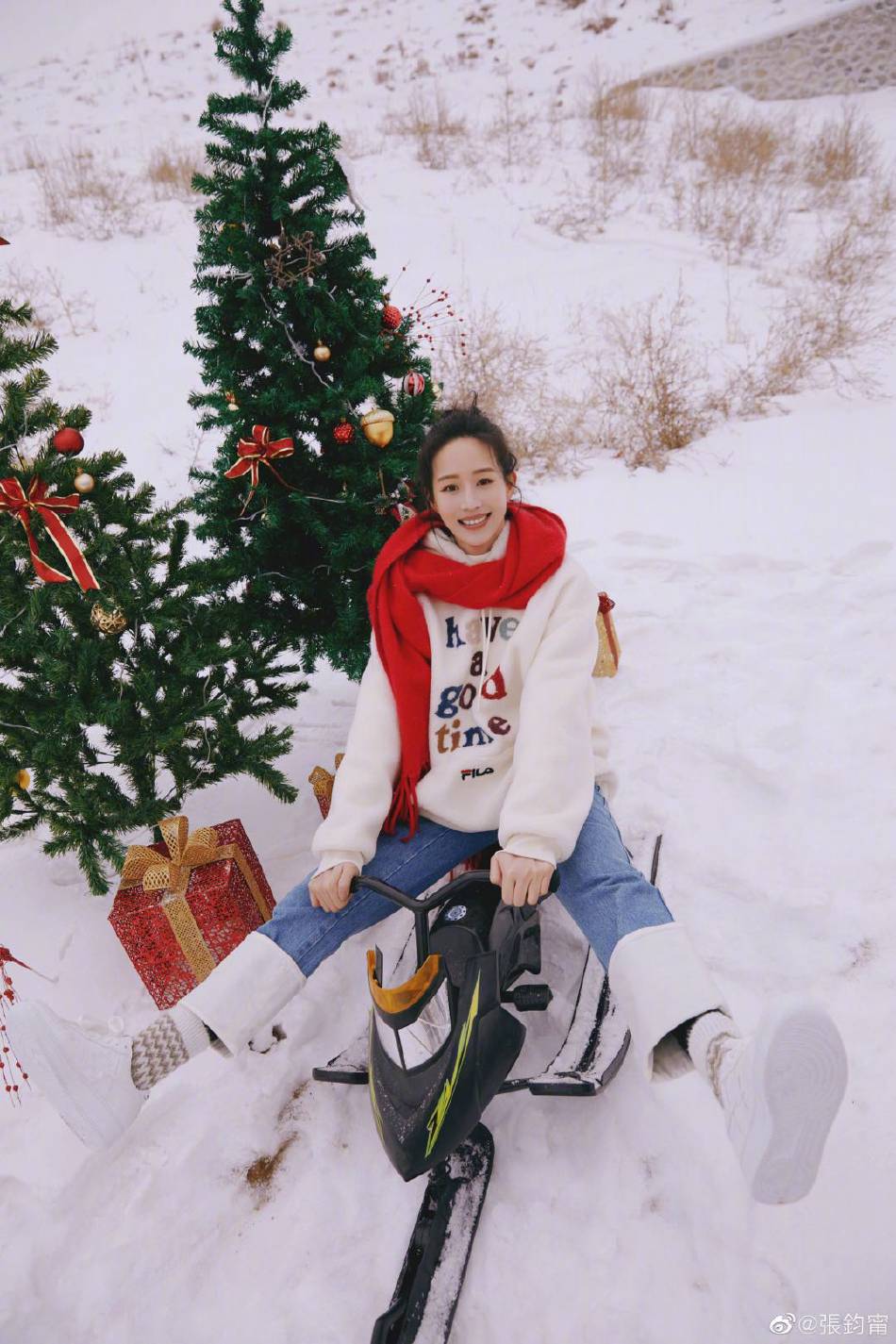 张钧甯圣诞造型温暖治愈写真美照