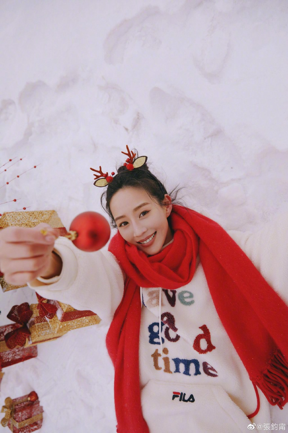 张钧甯圣诞造型温暖治愈写真美照