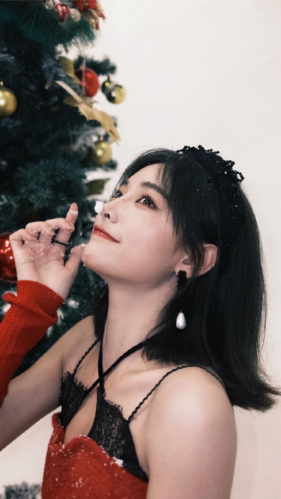 许佳琪红色吊带短裙性感火辣写真