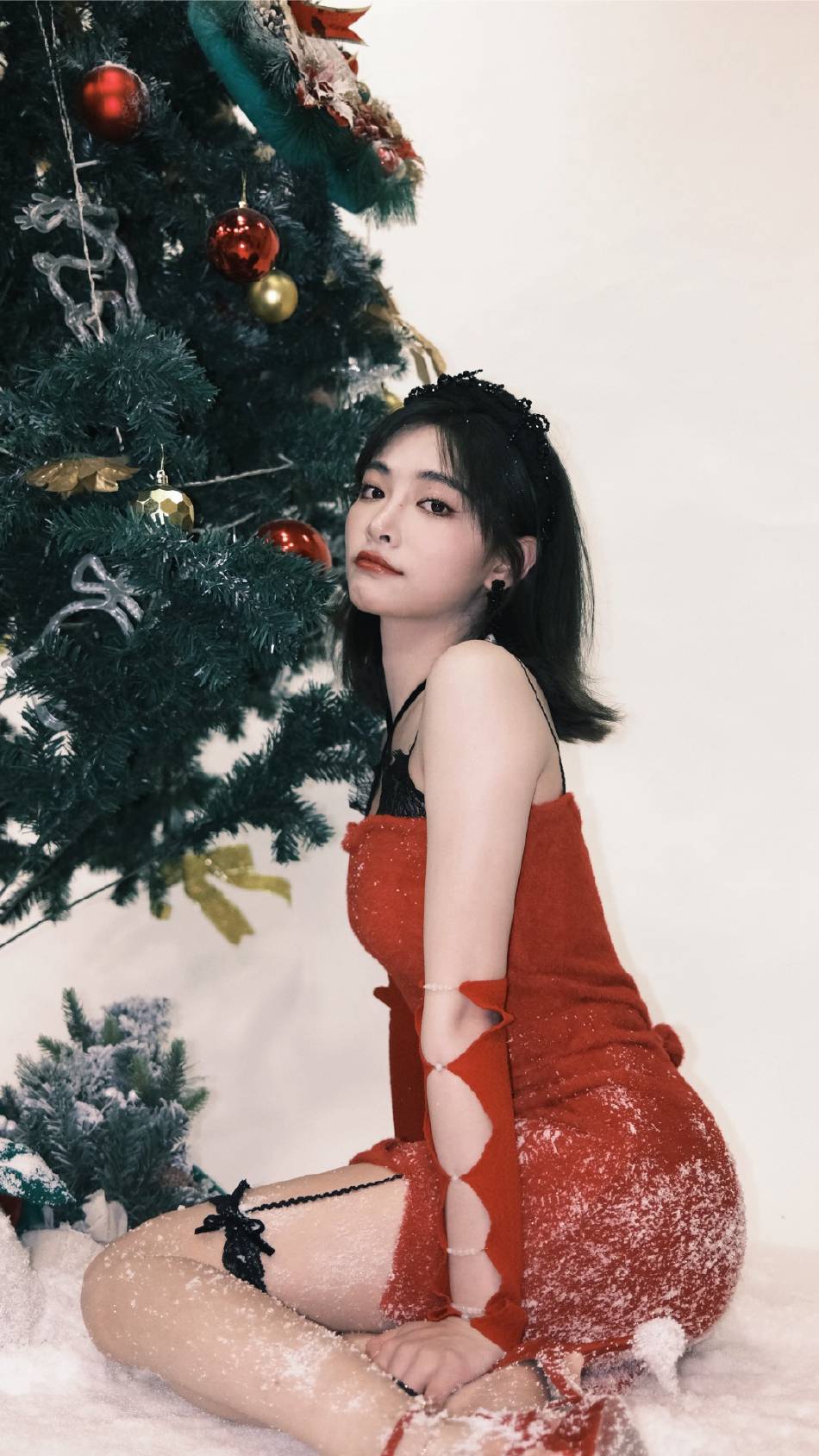 许佳琪红色吊带短裙性感火辣写真