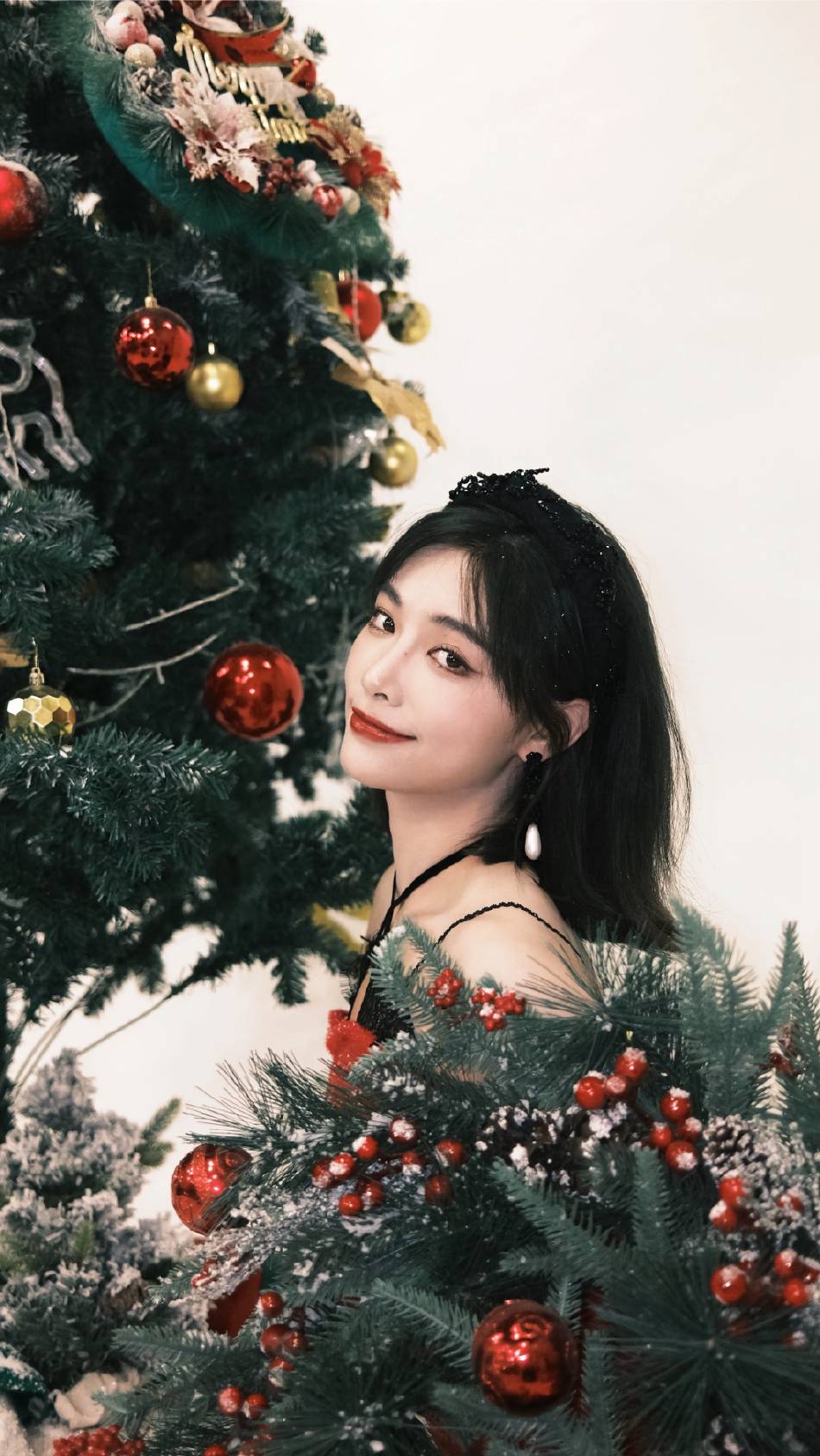 许佳琪红色吊带短裙性感火辣写真