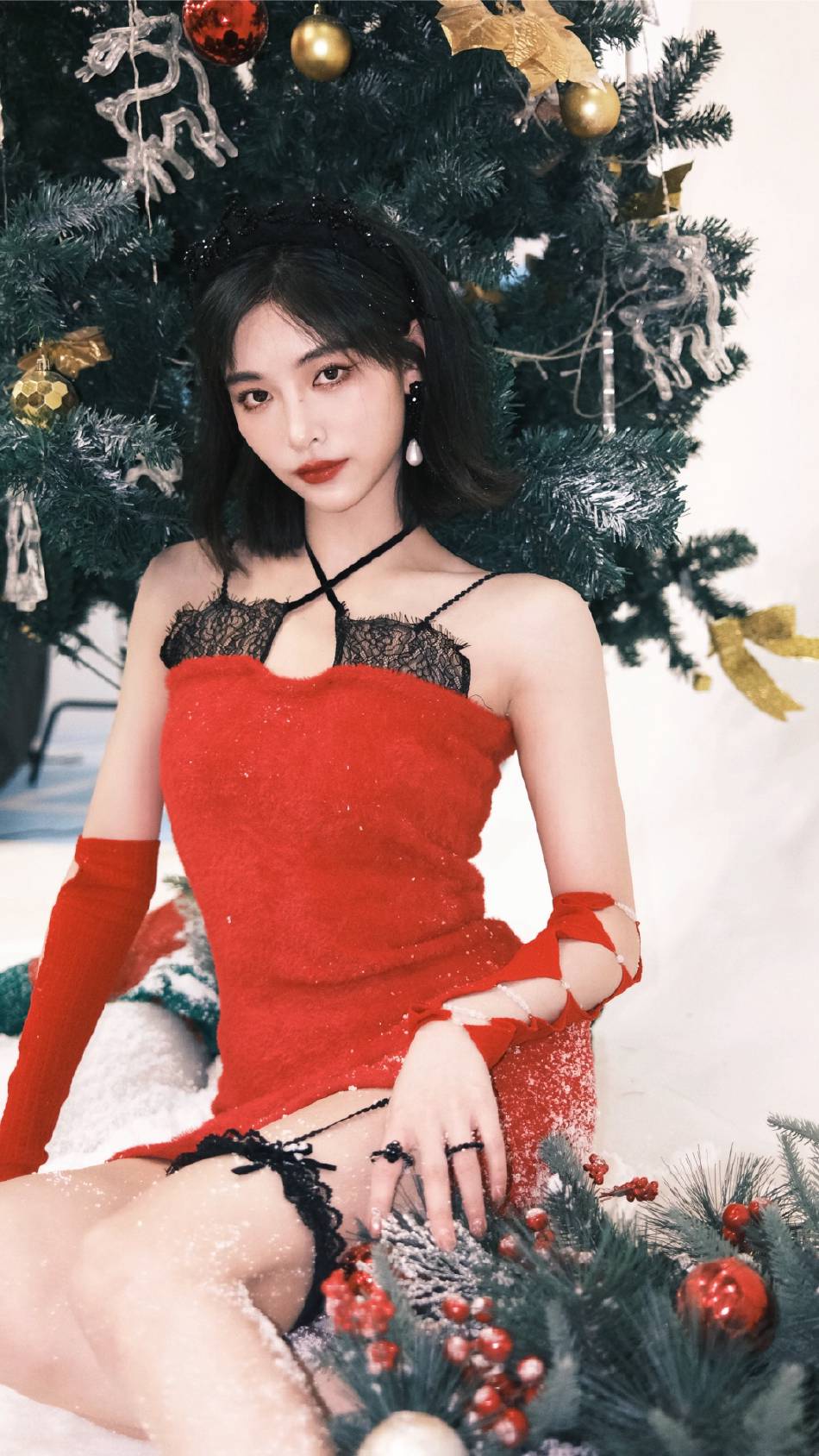 许佳琪红色吊带短裙性感火辣写真