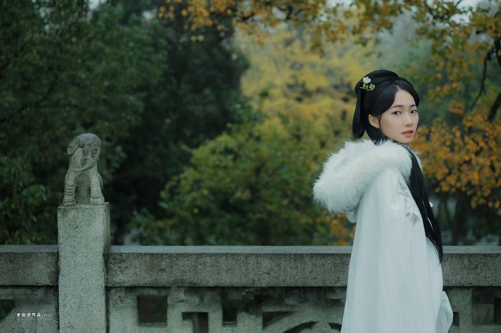 白衣古装美女仙气飘飘写真摄影