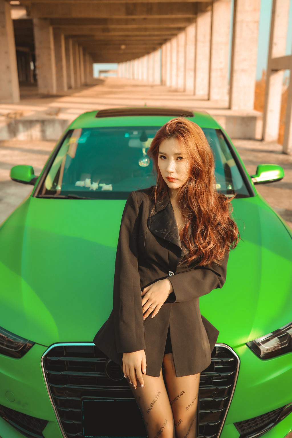 美女车模黑丝美腿妩媚妖娆私拍