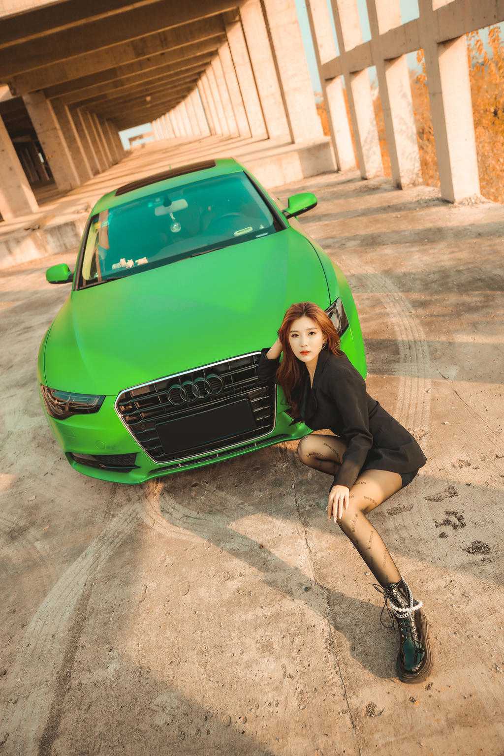 美女车模黑丝美腿妩媚妖娆私拍