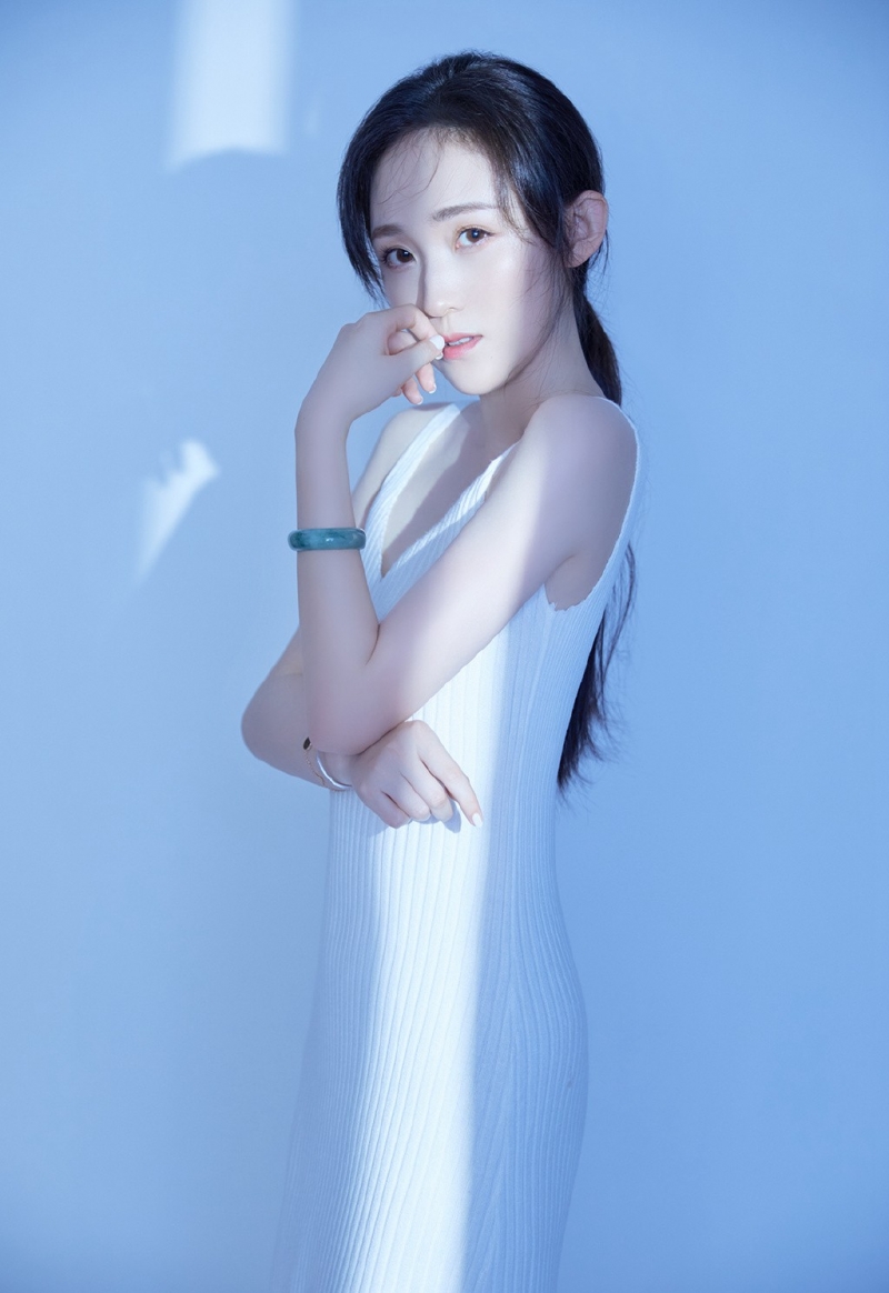 光影下的美女御姐撩人性感个人摄影