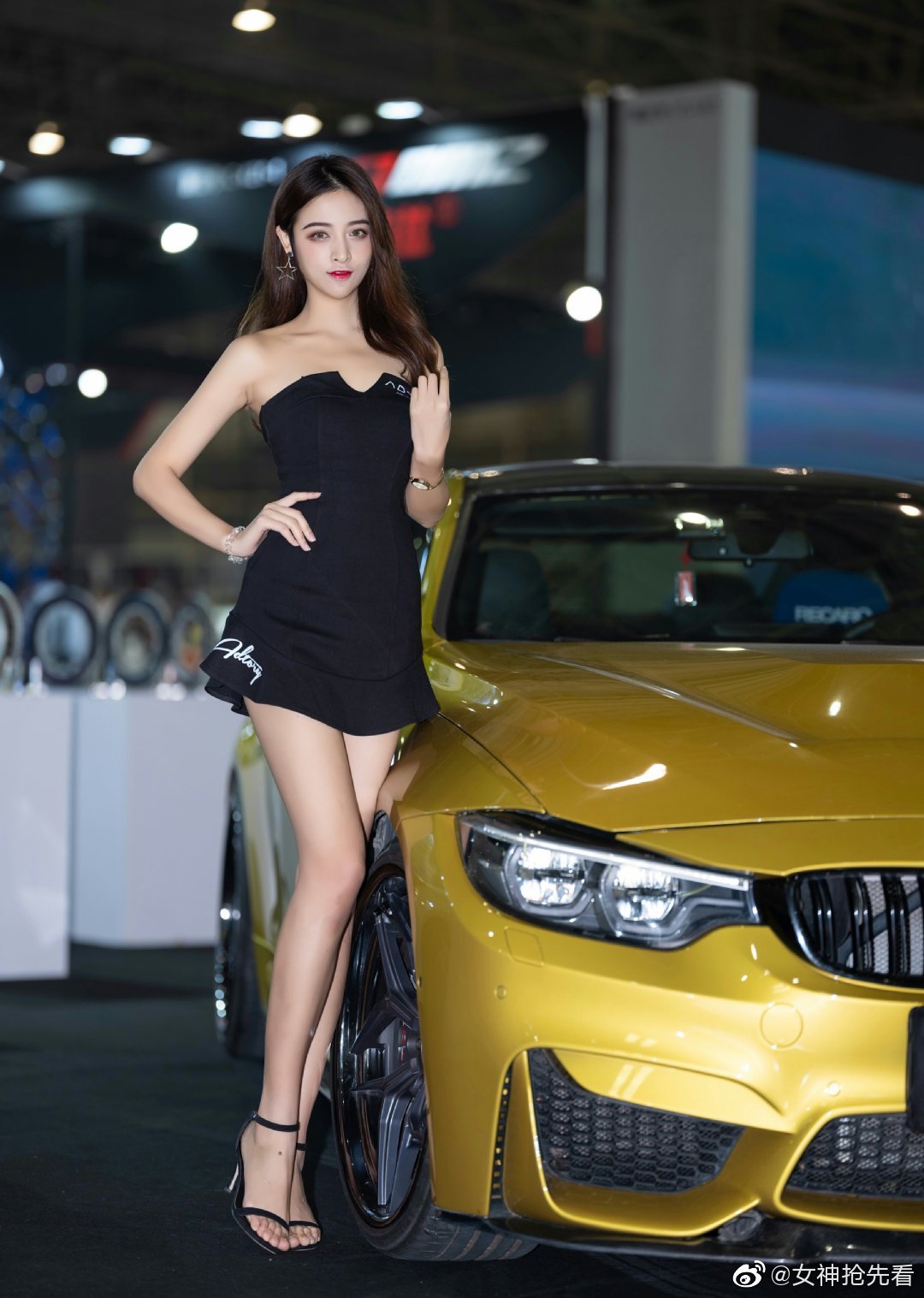中国模特车展黑色超短裙性感写真