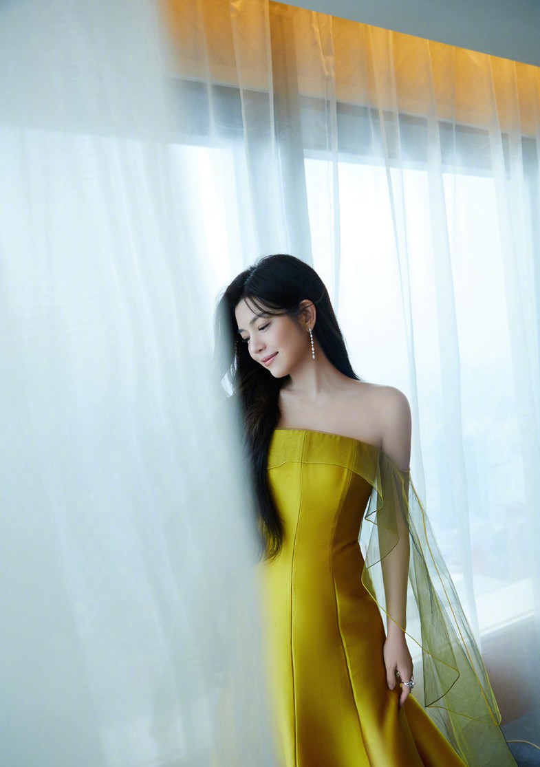 陈妍希流纱鱼尾裙优雅动人高清图片