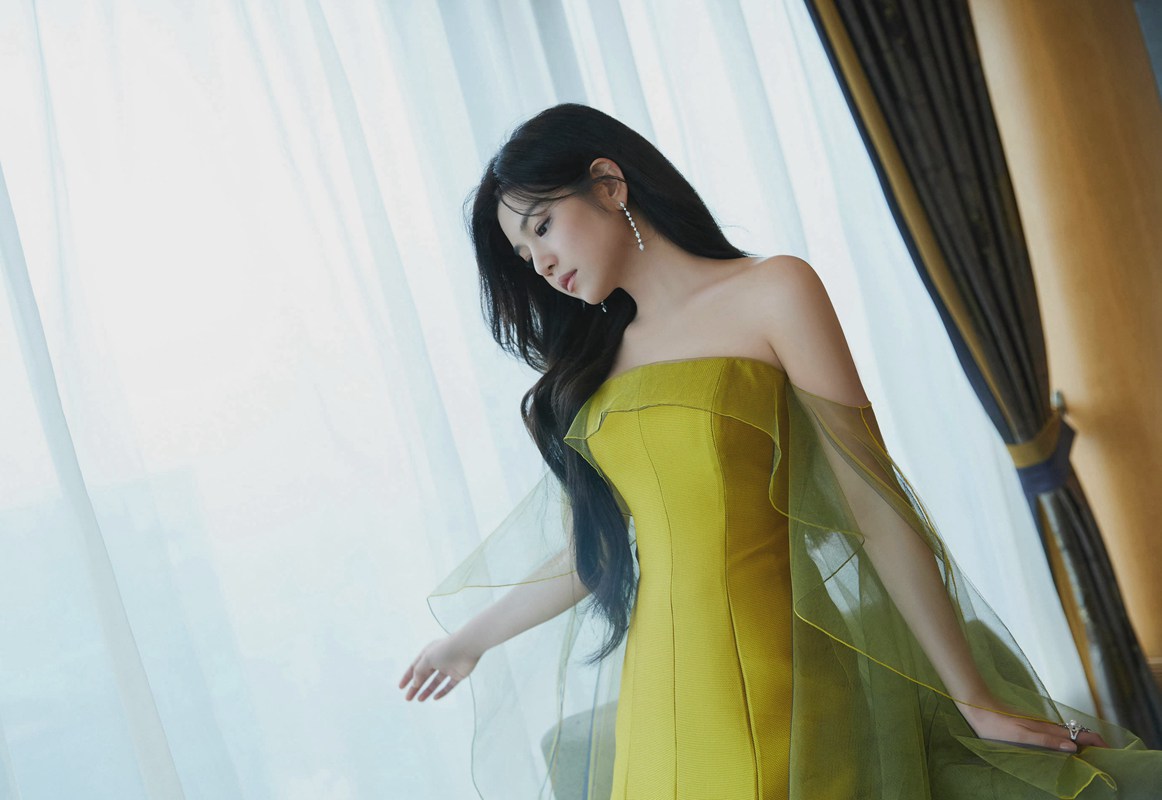 陈妍希流纱鱼尾裙优雅动人高清图片
