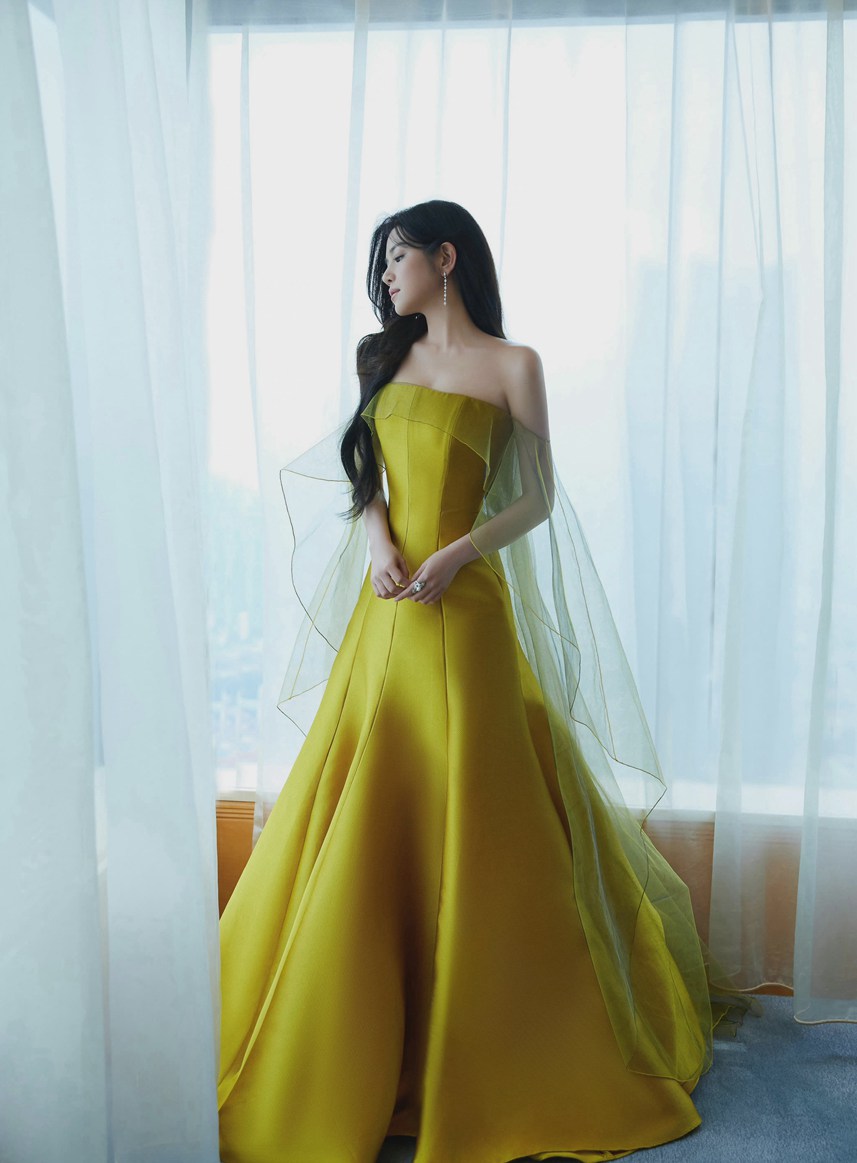 陈妍希流纱鱼尾裙优雅动人高清图片