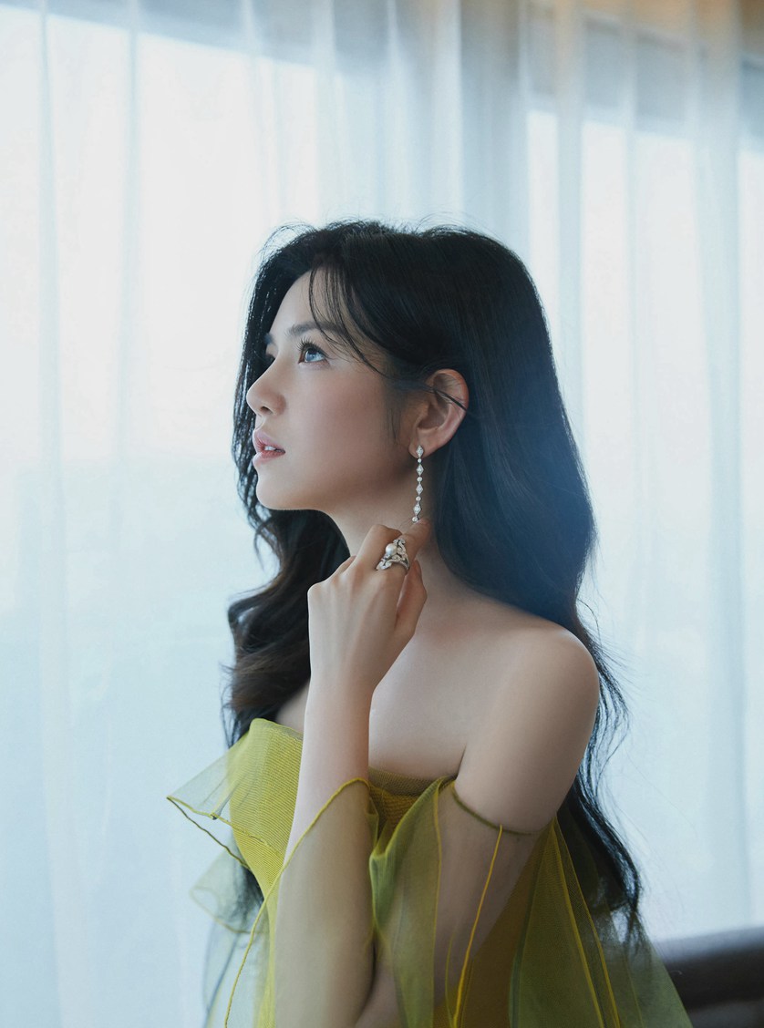 陈妍希流纱鱼尾裙优雅动人高清图片