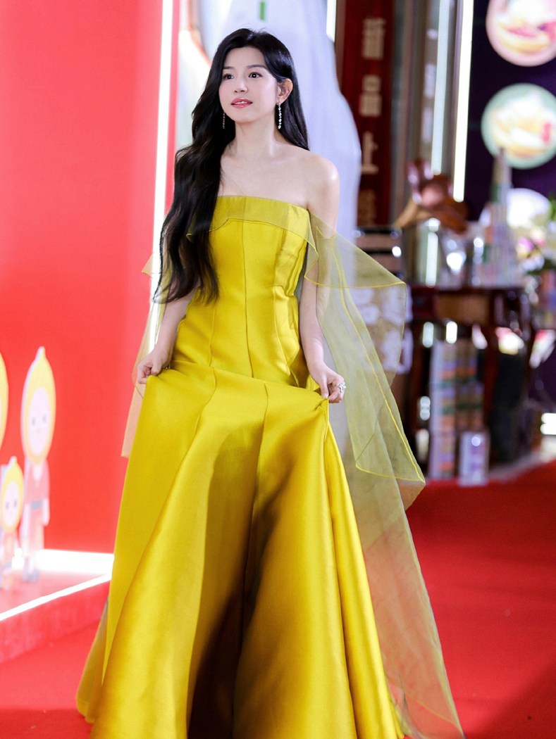 陈妍希流纱鱼尾裙优雅动人高清图片