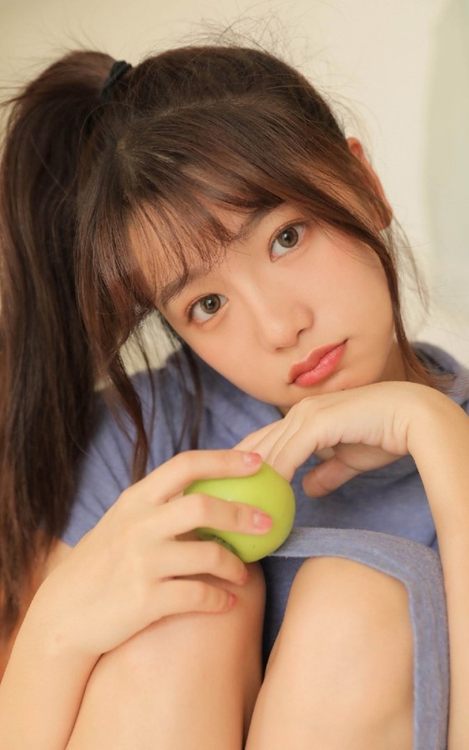 高马尾美少女古灵精怪私房写真