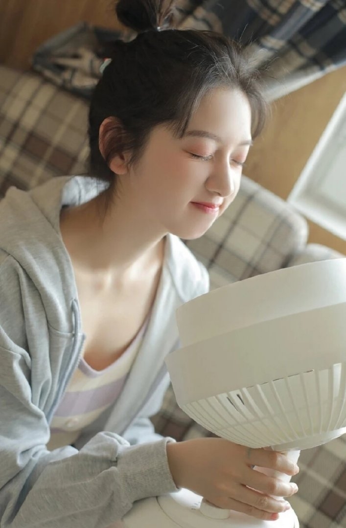 丸子头小姐姐青春靓丽精选图片