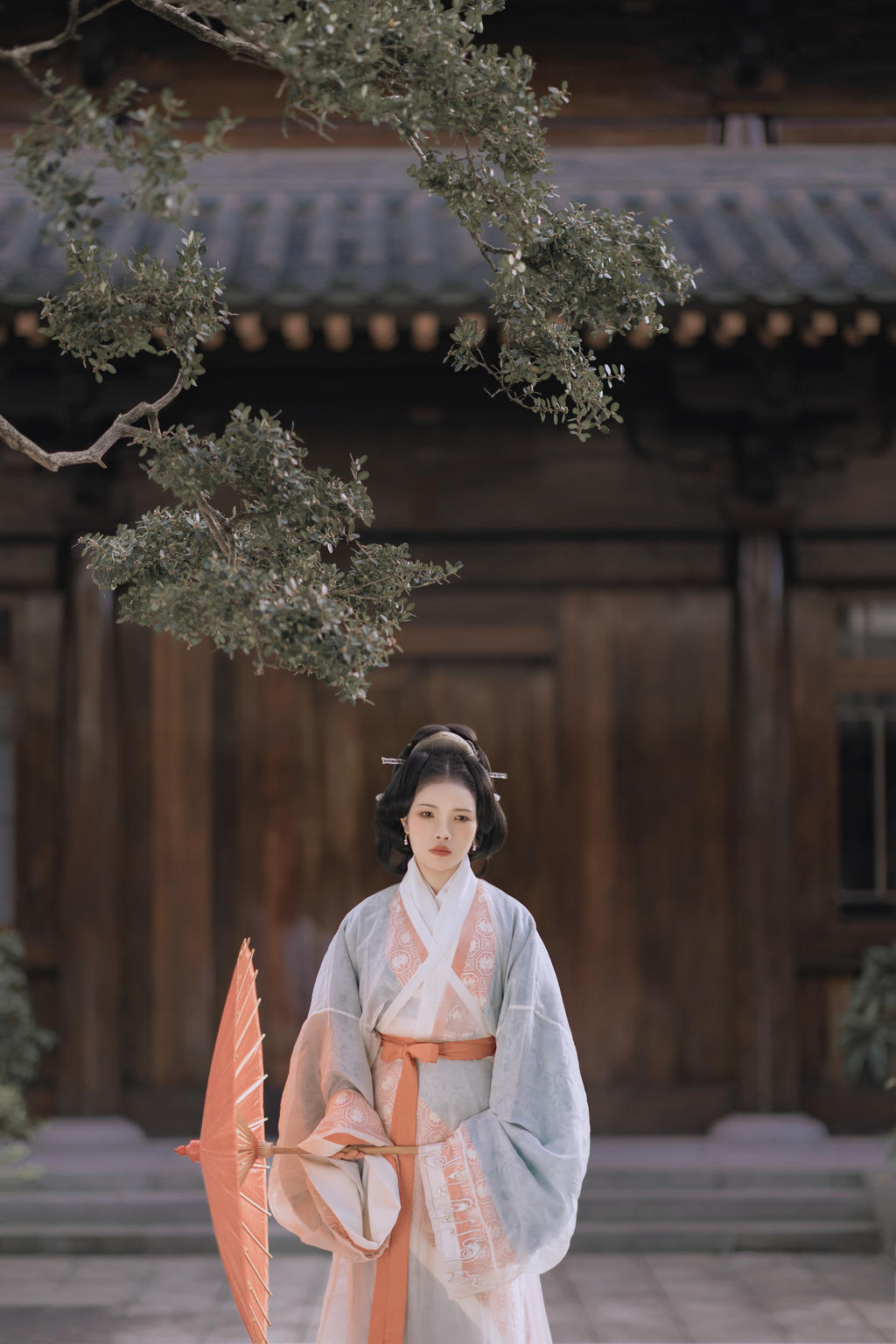 汉服美女面若桃花身似扶柳写真