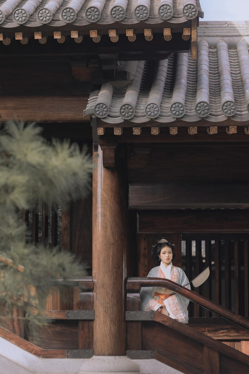 汉服美女面若桃花身似扶柳写真