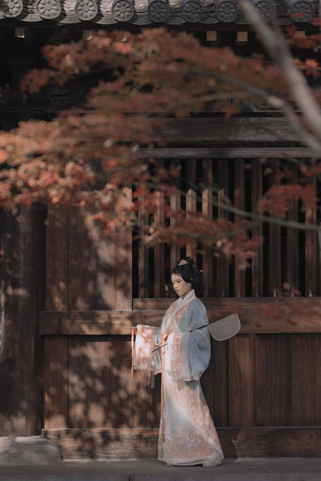 汉服美女面若桃花身似扶柳写真