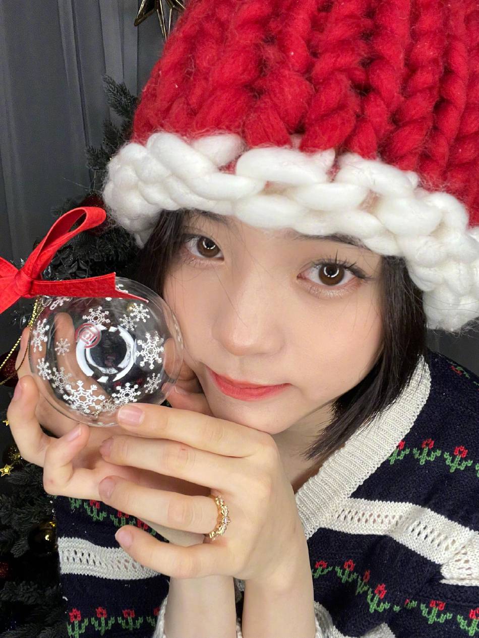 欧阳娜娜圣诞十八宫格甜美可人