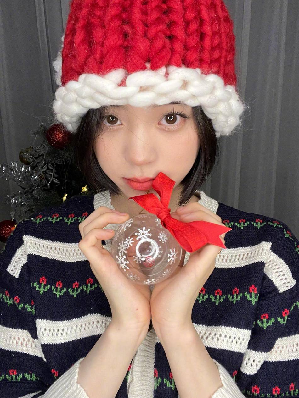 欧阳娜娜圣诞十八宫格甜美可人