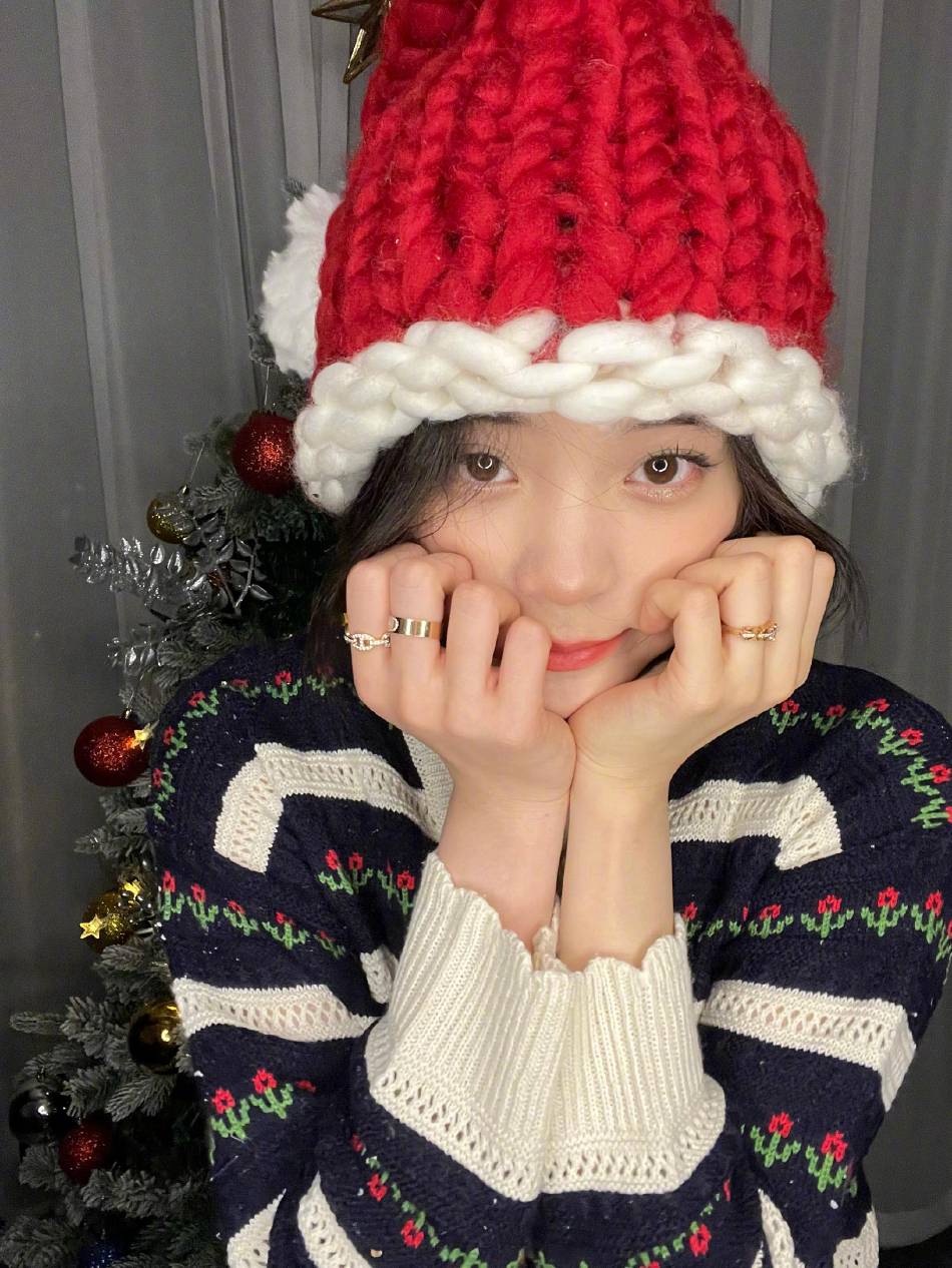 欧阳娜娜圣诞十八宫格甜美可人